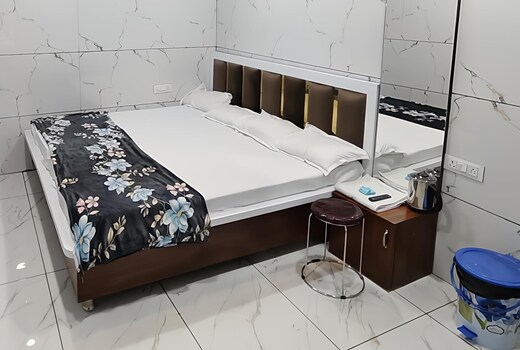 Hotel Divya Darshan..