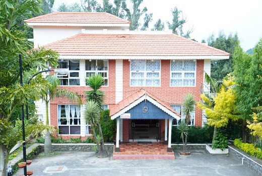 HOTEL SILVER SPRINGS