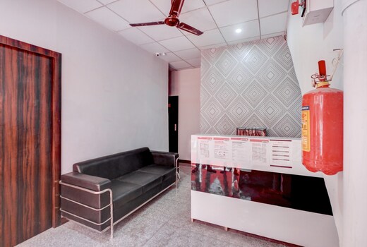 Hotel O Siya Residency