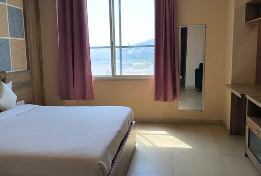 PDS HOTEL AND RESTAURANT