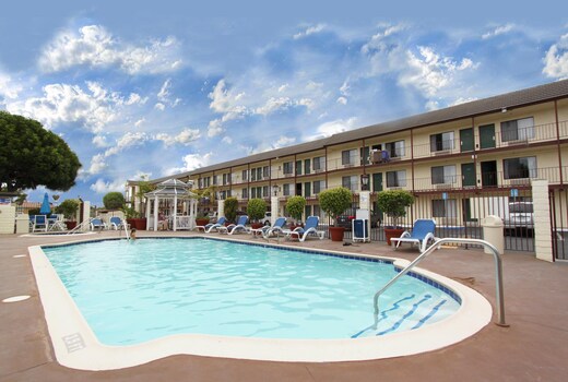 Best Western Surf City