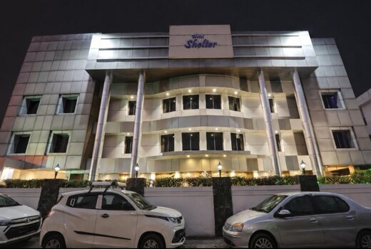 Hotel Shelter 150 M From Charbagh Railway Station