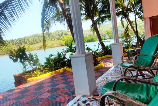 Ives Riverside Villa by Viva la Vida