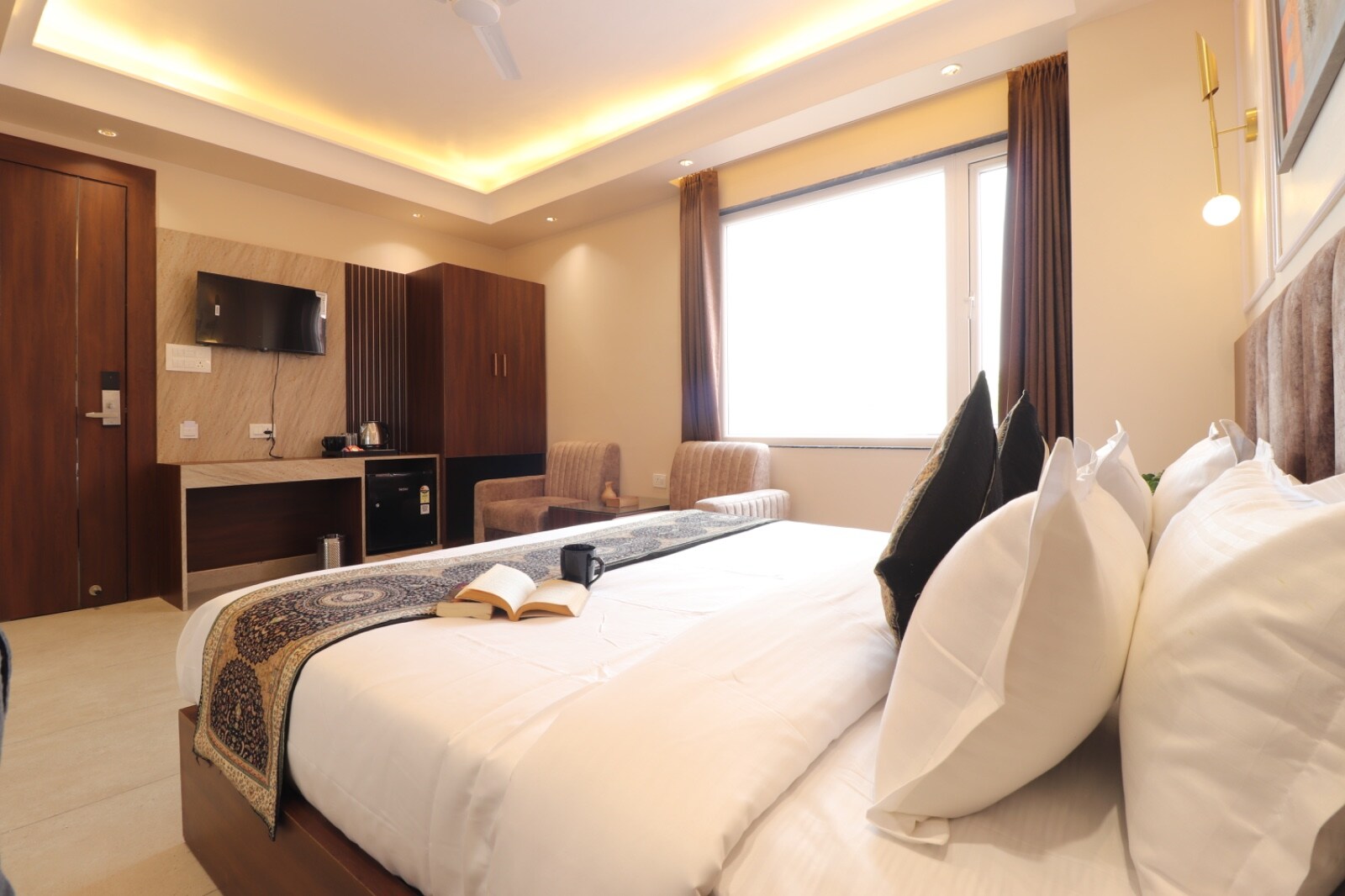 Hotel Gangotri Suites