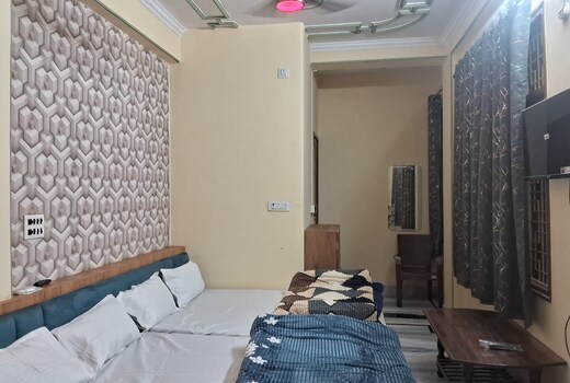 Shri Radhakunj Guest house