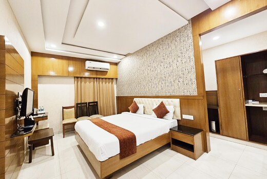 THE GRAND CORAL