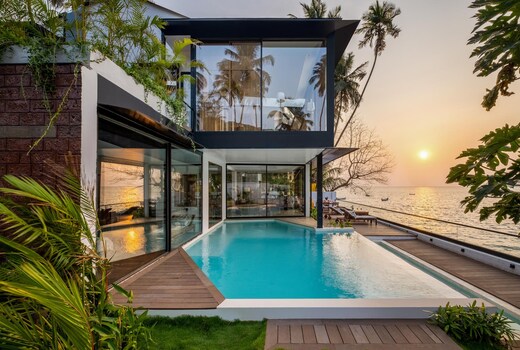 LohonoStays Glass House On The Bay