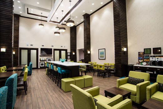 Hampton Inn & Suites East Gate Regina