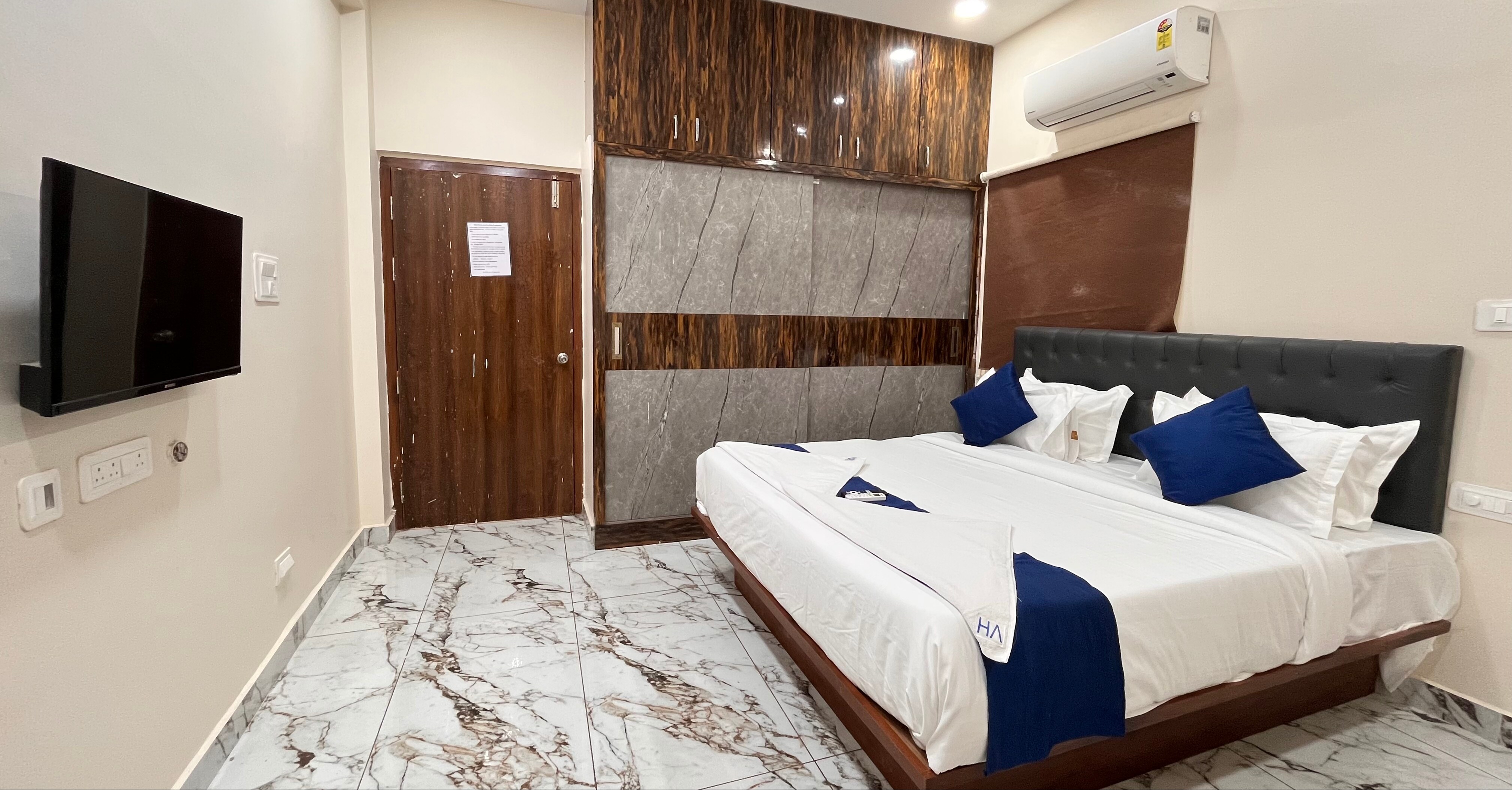 HOTEL VARAHI LUXURY ROOMS