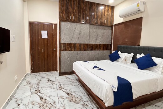 HOTEL VARAHI LUXURY ROOMS