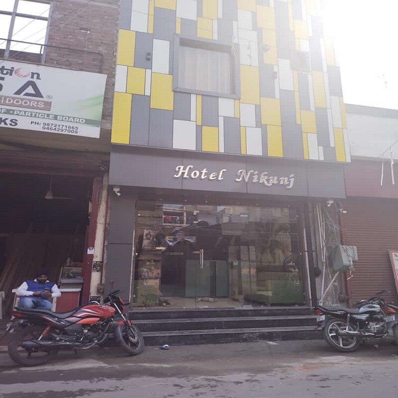HOTEL NIKUNJ