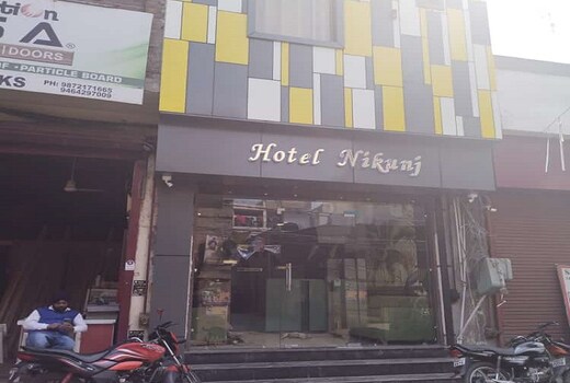 HOTEL NIKUNJ