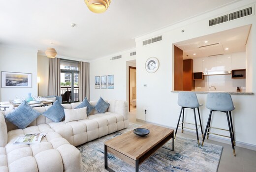 ELIVAAS Curated 2B with Skyline Views Steps to Creek Marina