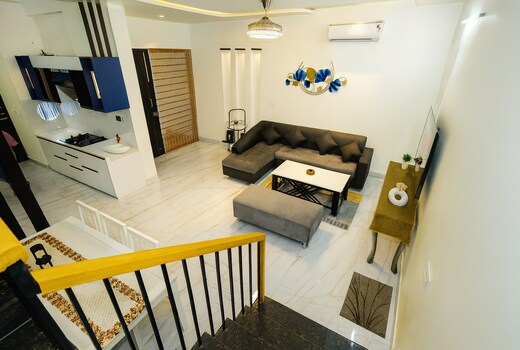 City Centre 4BHK House w plunge pool Spa Steam