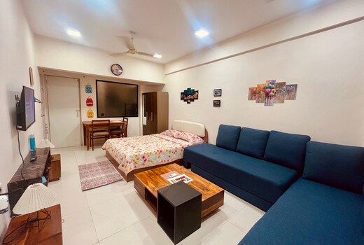 Trivana Haven Stays-Spacious Studio in Bandra West