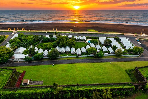 Praveg Beach Resort Daman, Lighthouse Beach