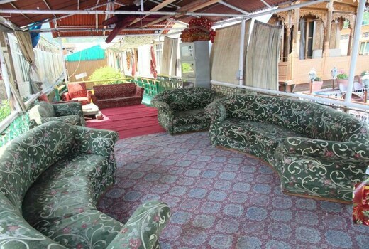 Kings Throne (Deluxe Room Triple Bed Room)