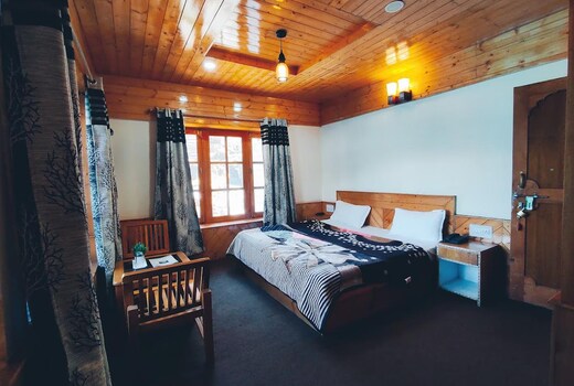 Glorious Stays Manali