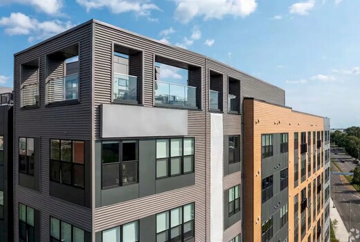 King 1BR Apt w/ Cozy Den & Luxury Amenities