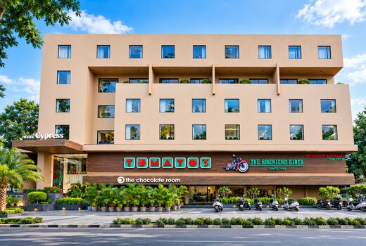 Hotel Cypress