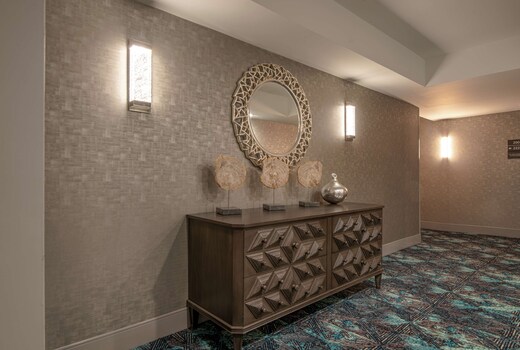 Hampton Inn by Hilton Waldorf