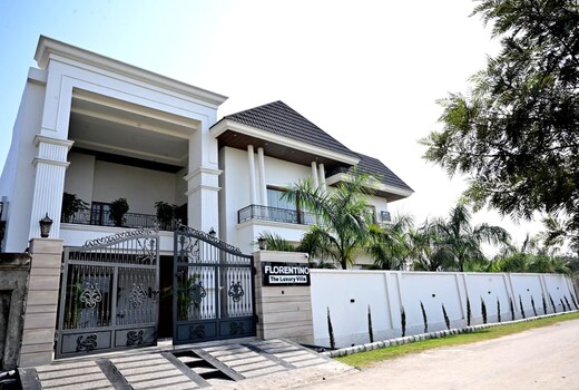 FLORENTINO The Luxury Villa