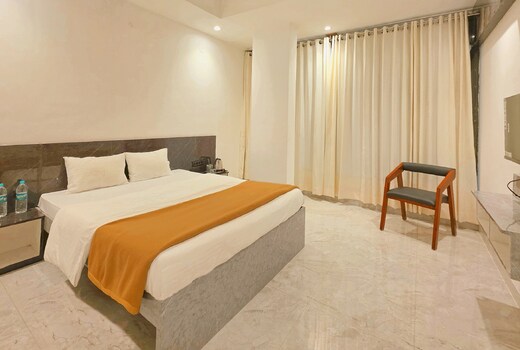 Hotel G Crown