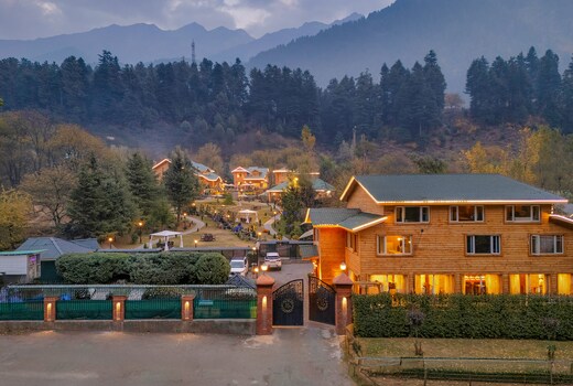 Kolahoi Green Resort Luxury Retreat Riverfront Garden