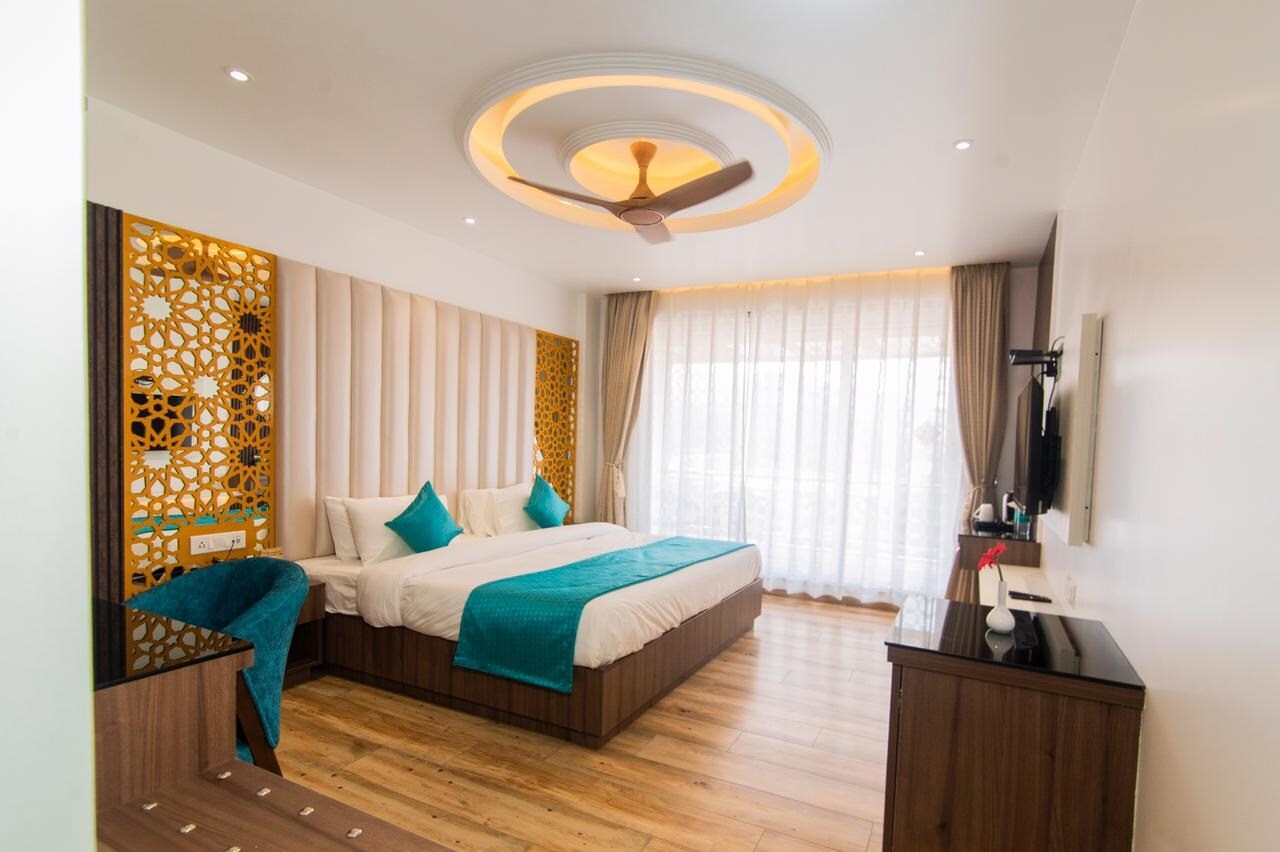 Hotel Yog Vashishth (Near Parmarth Niketan)