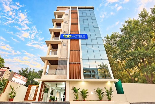 FabHotel Narayani Grand