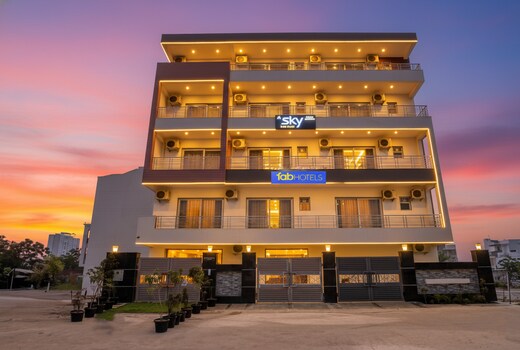 FabHotel Sky - Nr. Sapphire 83 Mall, Manesar