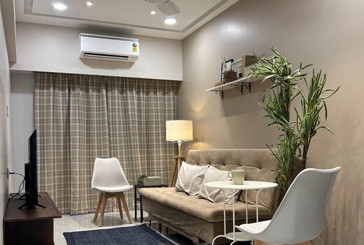 Downtown 3 Bhk Appt, Mahalaxmi
