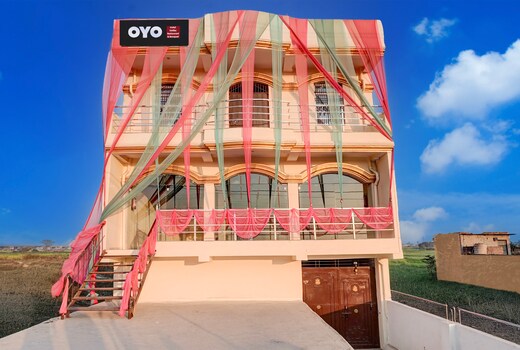 Hotel O Vatika Restaurant & Banquet