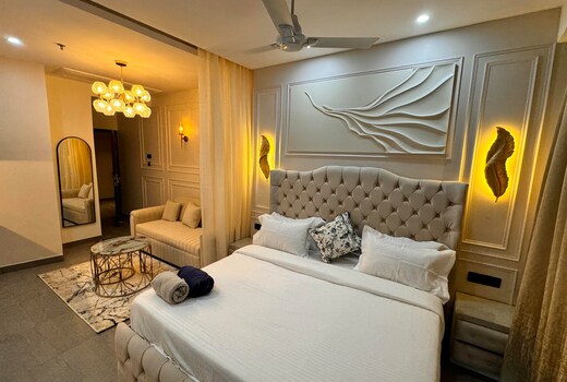 Royalty by SkyView 39th floor
