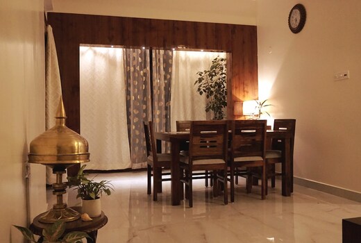 Golden View Nest - Luxurious with Scenic Lake View
