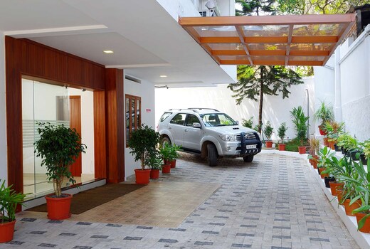 Iswarya Residency