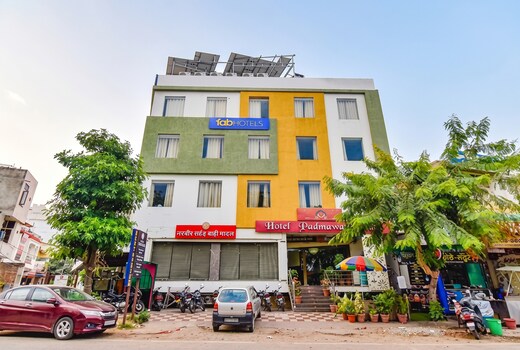FabHotel Padmawati Palace - Near Elements Mall