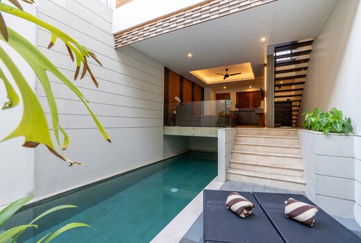 Villa Kayu Raja