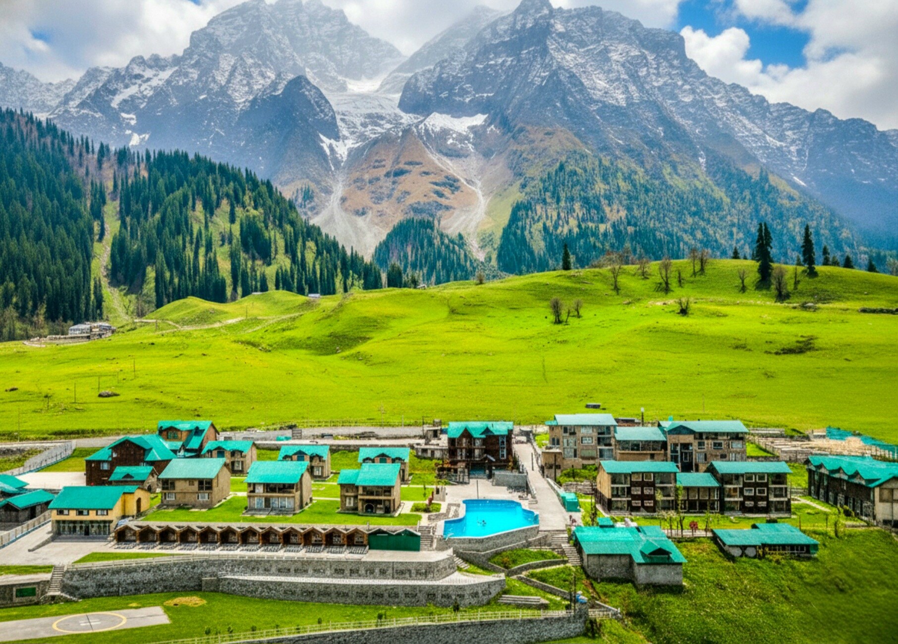 Snowland Resort & Spa Riverfront