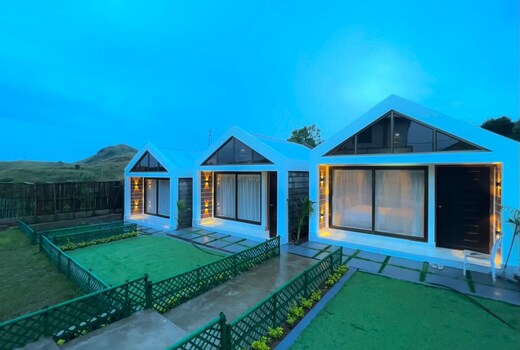 White Buck Cottages