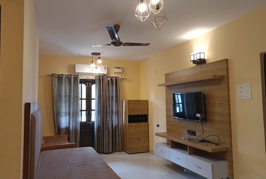 G and M | Entire Luxury 2 BHK Apartment