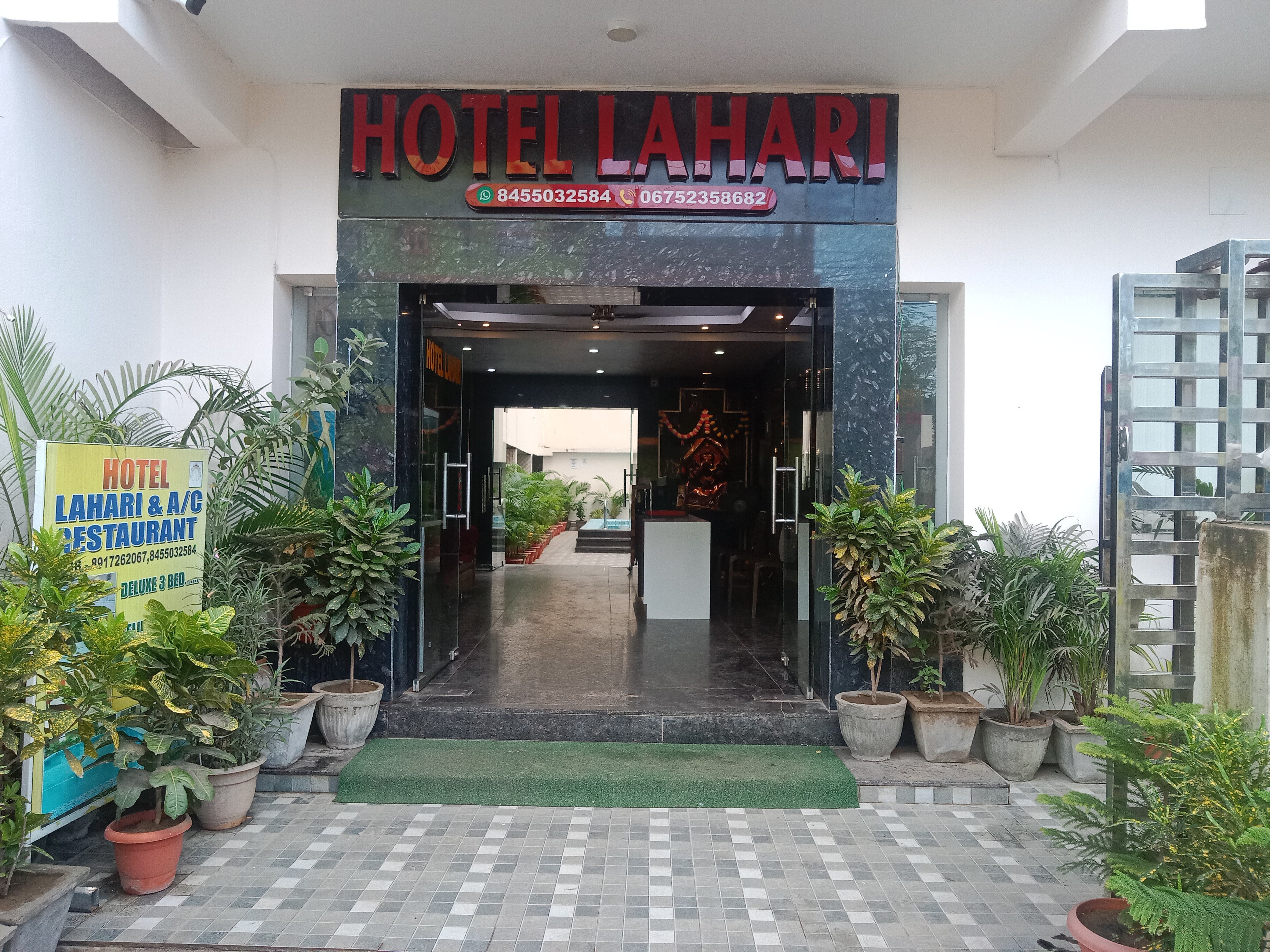 HOTEL LAHARI PURI