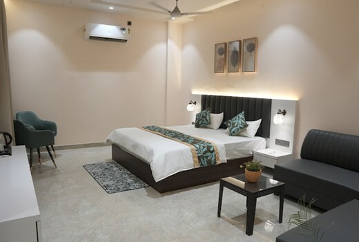 Rajhans Hotel And Restaurant