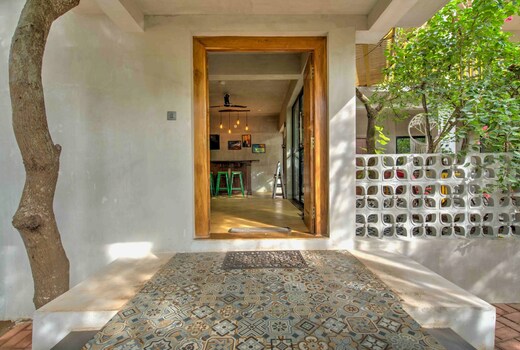 Private A C room in lovely villa @colombhouse