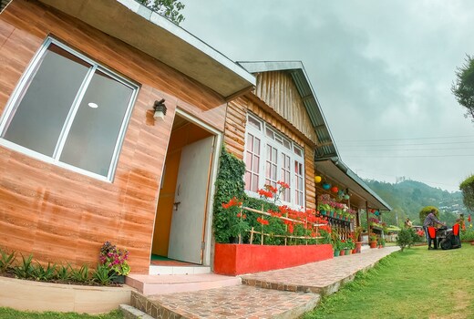 Bon Pinewood Homestay