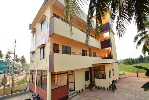 SRI SIGANDURESHWARI BOARDING & LODGING