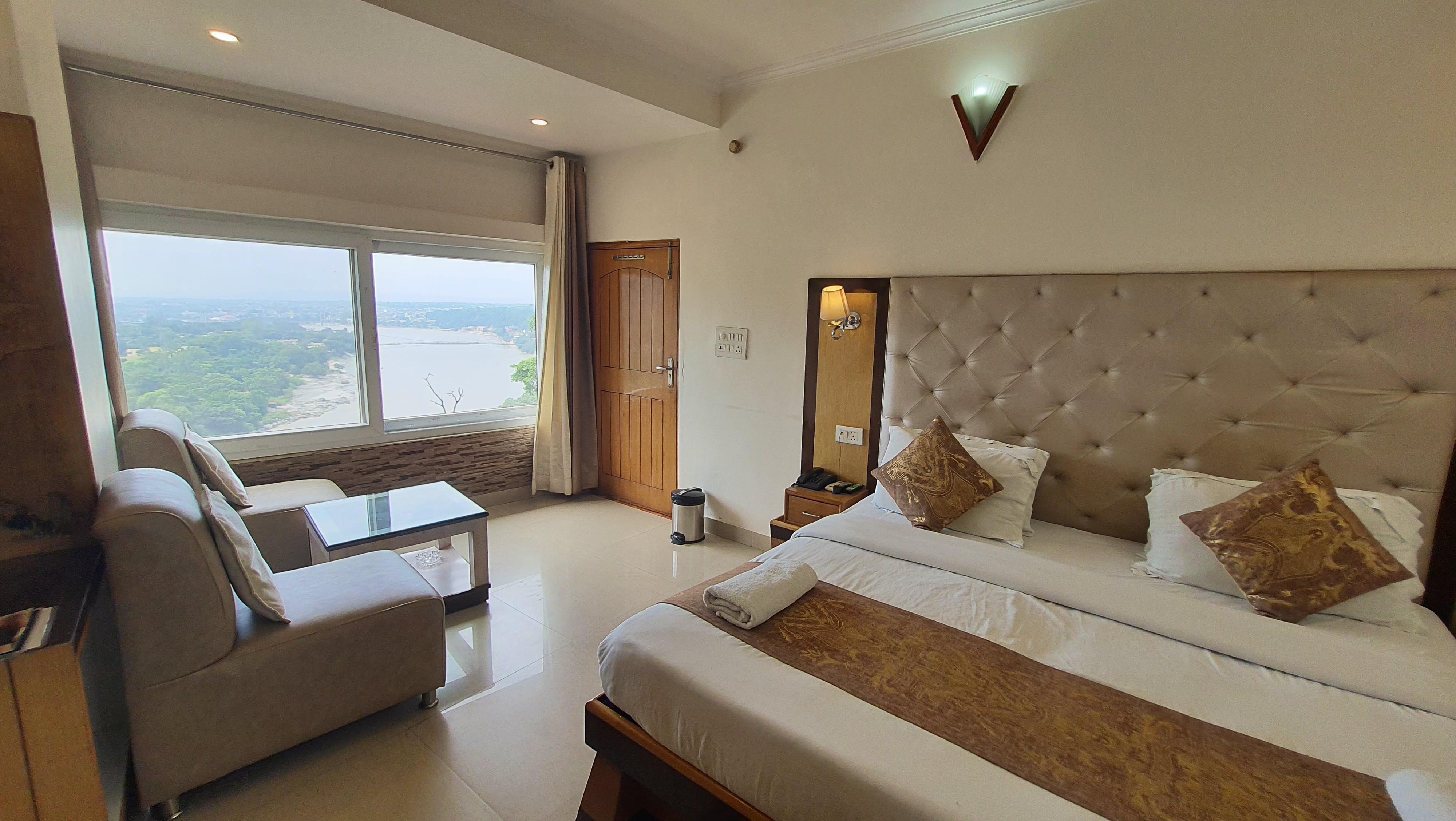 Hotel Ganesha Inn with (Ganga View Rooms)
