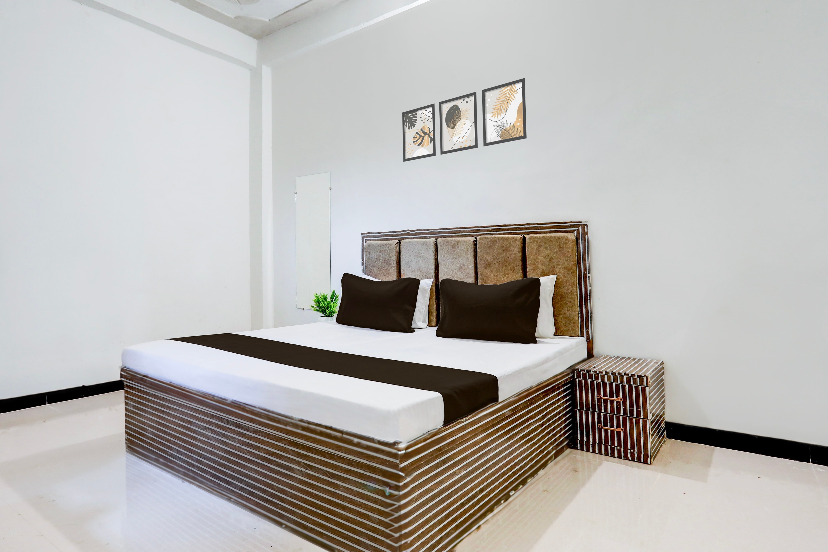 Hotel O Kanha galaxy brothers group