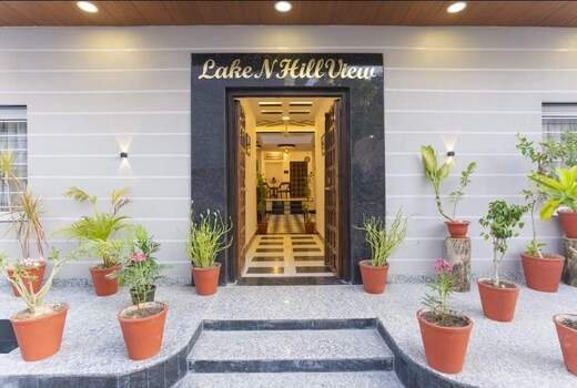 Hotel Lake N Hill View.