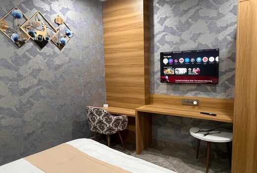 Royal High Stay..